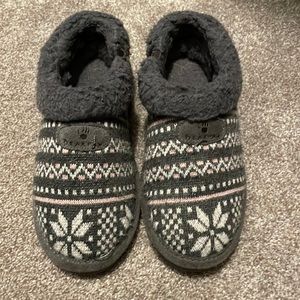 Bearpaw girls slippers size 4